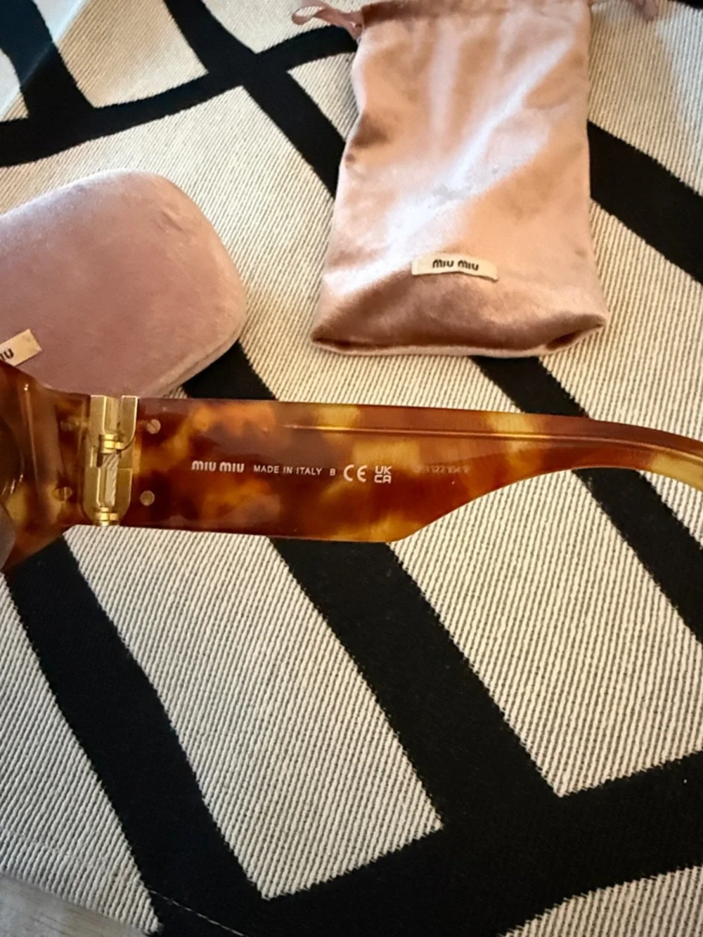 Miu Miu Tortoiseshell Cat-Eye Sunglasses with Pink Velvet Pouch - Picture 4 of 4